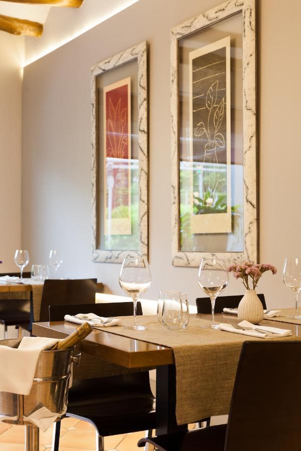 Hostal Restaurant Roma Cubells Bagian luar foto