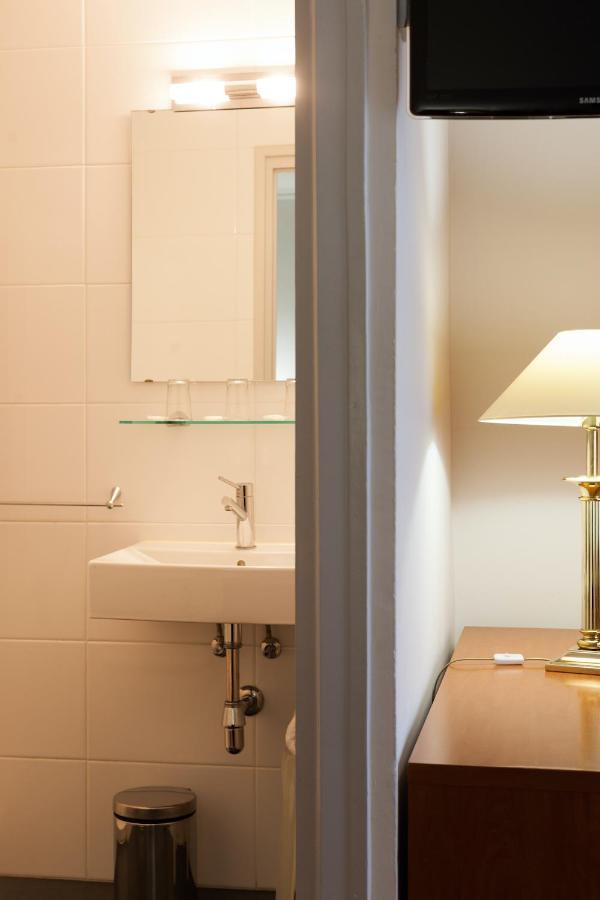 Hostal Restaurant Roma Cubells Bagian luar foto