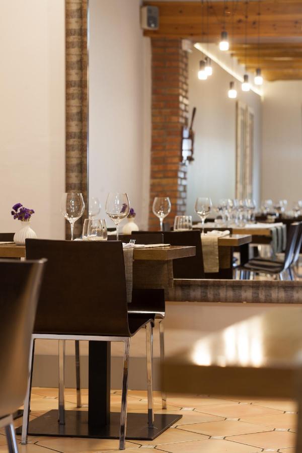 Hostal Restaurant Roma Cubells Bagian luar foto