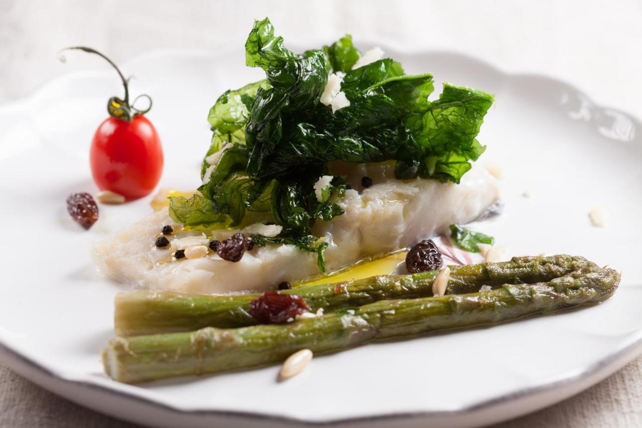 Hostal Restaurant Roma Cubells Bagian luar foto