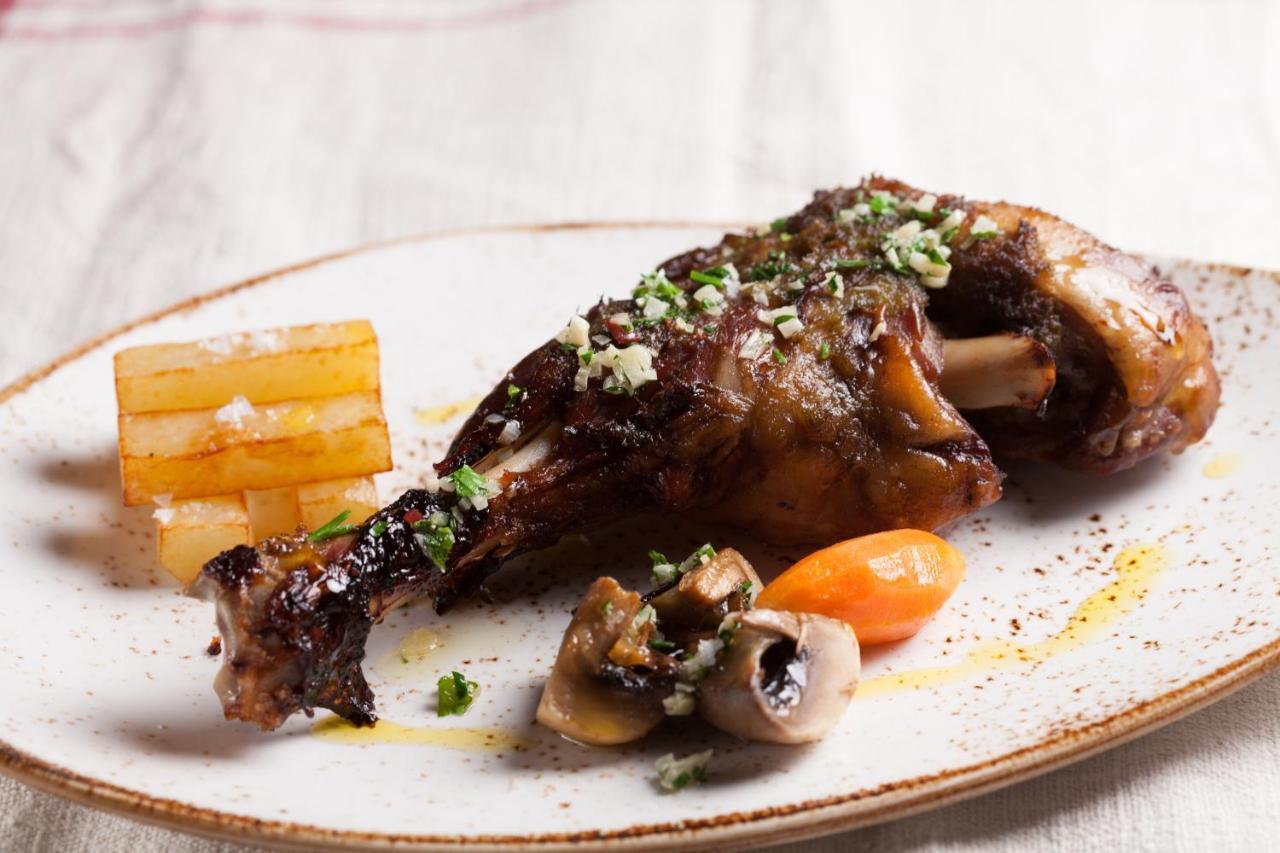 Hostal Restaurant Roma Cubells Bagian luar foto