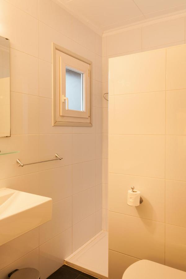 Hostal Restaurant Roma Cubells Bagian luar foto