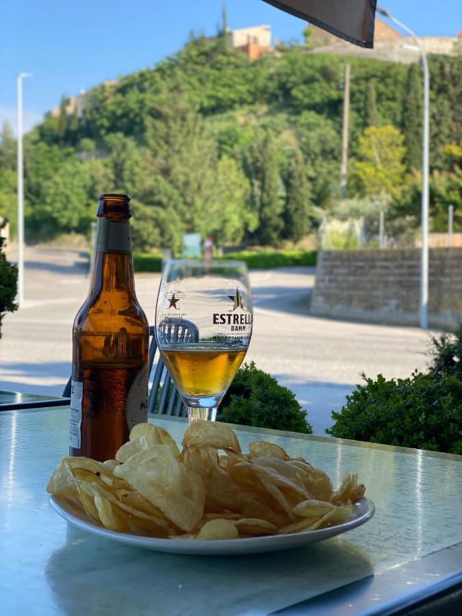 Hostal Restaurant Roma Cubells Bagian luar foto